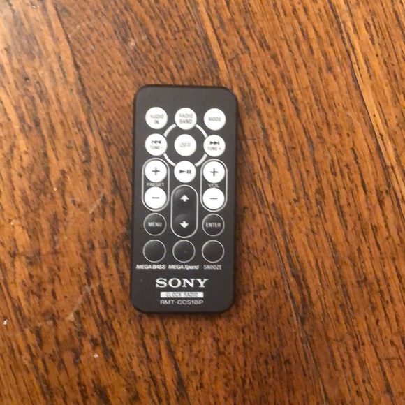 Sony clock radio w/remote & iPhone adapter - Picture 4 of 9